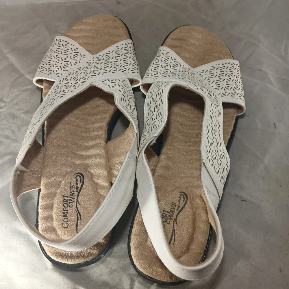 Easy Street‎ Comfort Wave White Laser Cut Slingback Sandals Womens 10M 31-6623